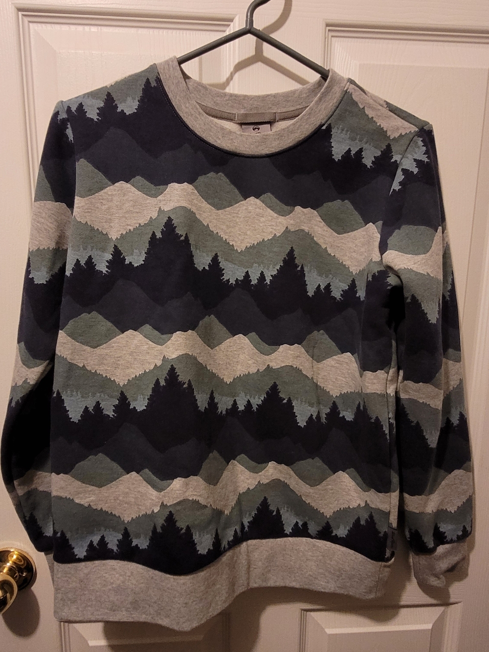 Women's Crewneck Sweater with Mountain & Tree Stripe - Gray/Blue/Green